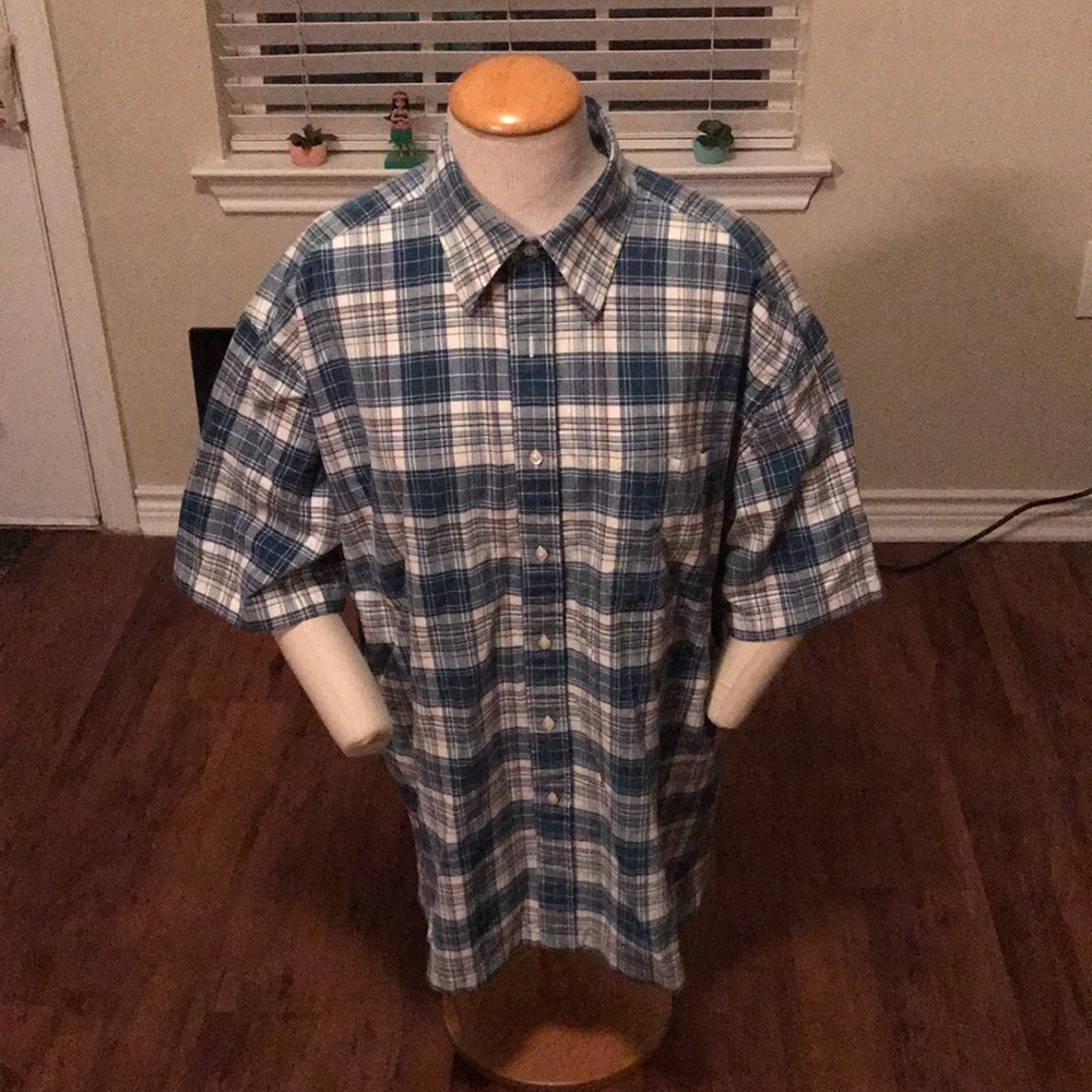 So clean and good looking men’s short sleeve shirt